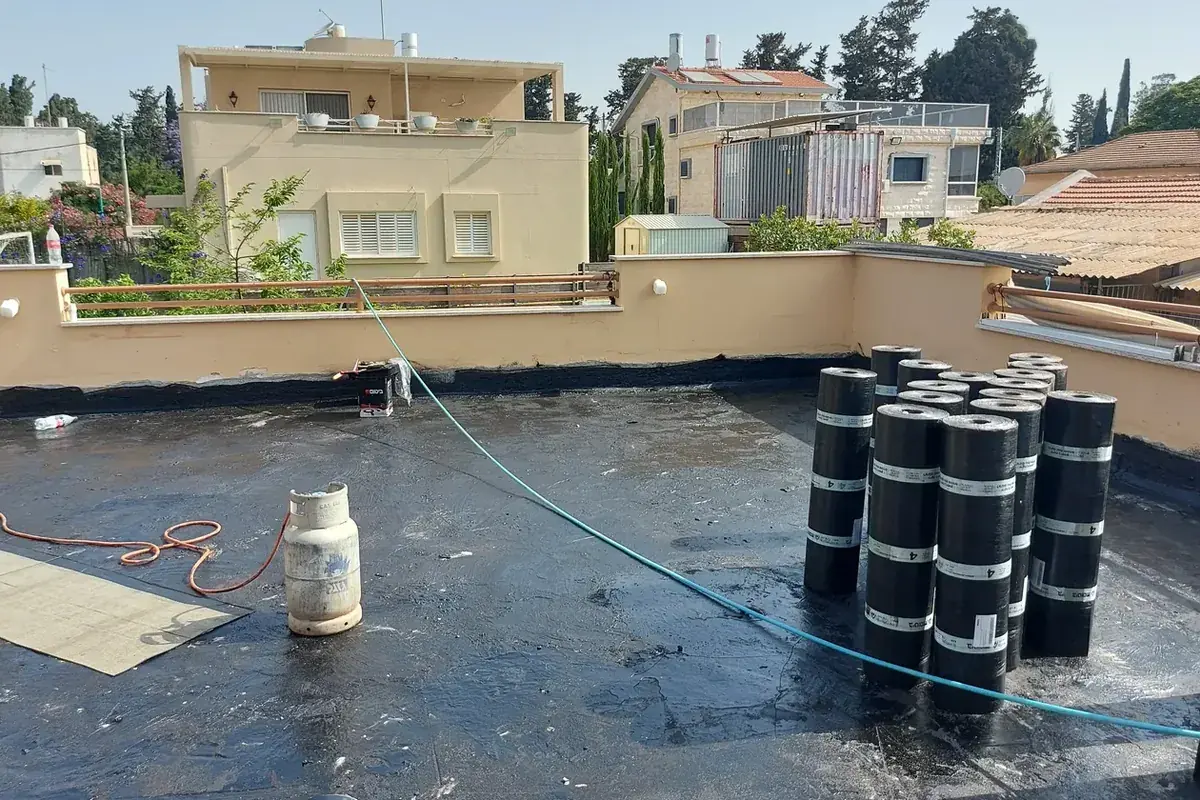 איטום גג ביריעות ביטומניות